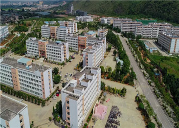 文山农业学校2022年三年制中专招生简章(图1)
